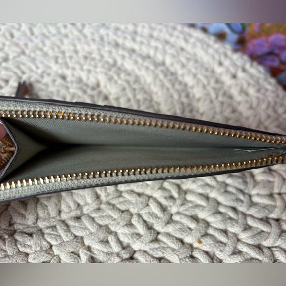 COPY - Tory Burch T Monogram Constrast Embossed Zip Card Case - Picture 4 of 4